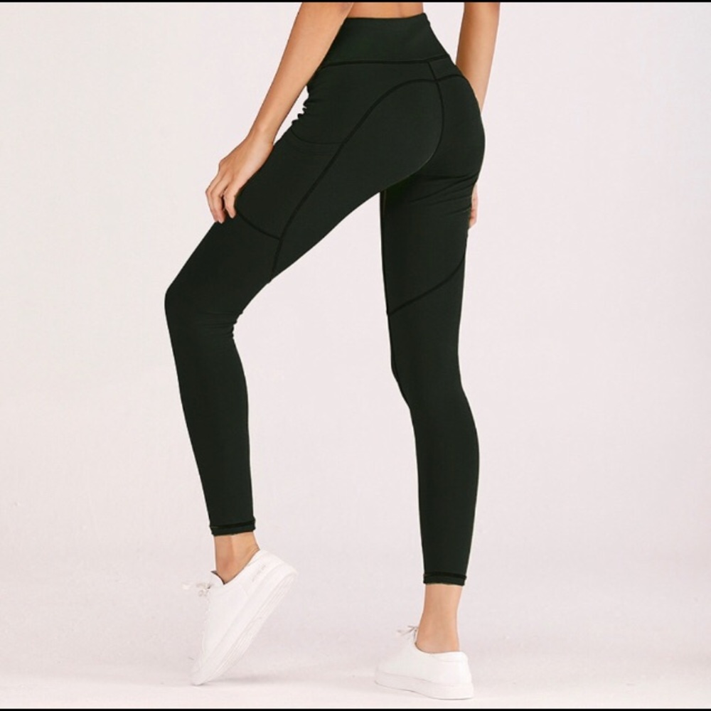 🆕 Black leggings with pockets - Picture 3 of 4